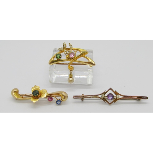 277 - 15ct gem set brooch in the style of Murrle Bennett, set with a peridot, morganite and seed pearls, 3... 