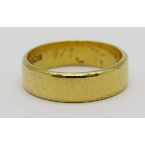 284 - 22ct wedding ring, stamped 'Lucky' to interior, size H/I, 4.1g