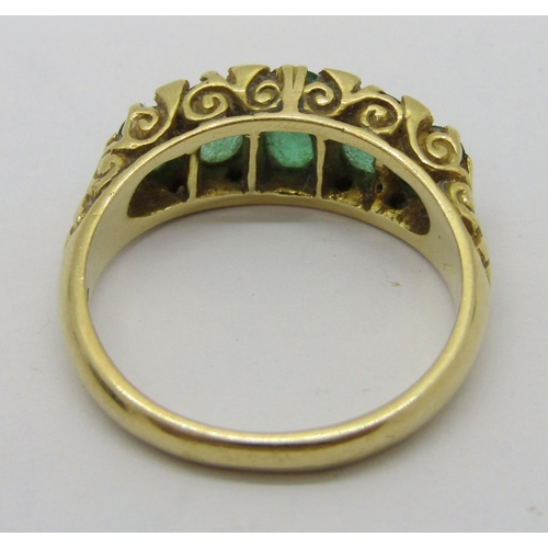 302 - Antique style 18ct graduated emerald and diamond ring, Sheffield 1994, size M/N, 5.2g