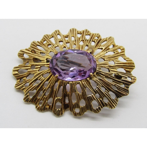 315 - 1960s 9ct amethyst brooch with pierced frame, 7.1g and a yellow metal amethyst solitaire ring size O... 