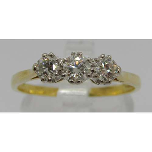 326 - 18ct three stone diamond ring, centre stone 0.20ct approx, outer stones 0.15ct each approx, London 2... 