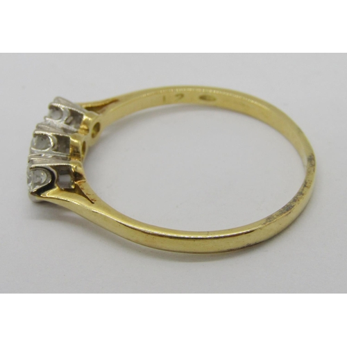 326 - 18ct three stone diamond ring, centre stone 0.20ct approx, outer stones 0.15ct each approx, London 2... 