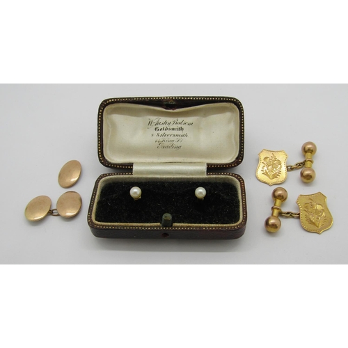 327 - Group of antique gold dress jewellery comprising a pair of 9ct cufflinks with engraved thistles, mak... 