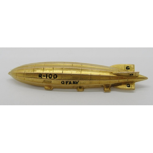 335 - 9ct brooch modelled as the British airship R100, maker 'J.B&Co Ld', 5.5cm W approx, 5.1g