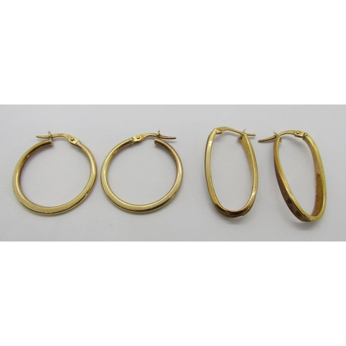 352 - Two pairs of Italian 9ct hoop earrings, 2.5g total and a further boxed pair of Bristol Blue Glass dr... 