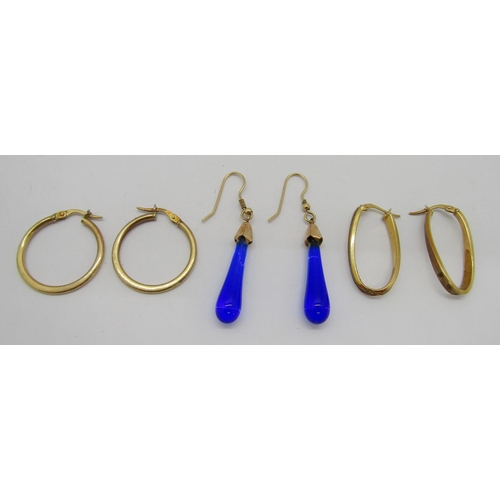 352 - Two pairs of Italian 9ct hoop earrings, 2.5g total and a further boxed pair of Bristol Blue Glass dr... 