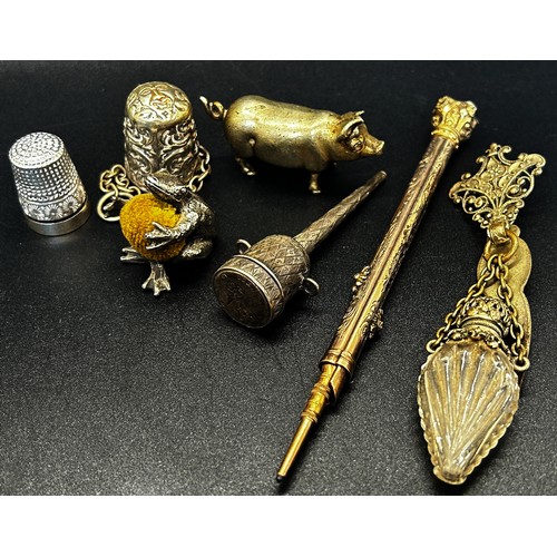 401 - A collection of bijouterie / jewellery items to include scent bottles, pin cushion, carnelian beads,... 