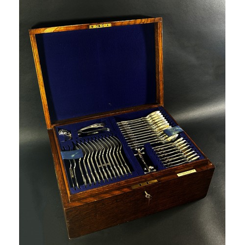 211A - RAF interest: An Edwardian oak canteen of cutlery, with fold away brass handles, containing three la... 