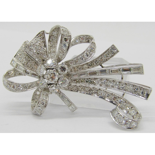 283 - Good quality circa 1950s vari-cut diamond ribbon spray brooch in white metal (probably platinum), la... 