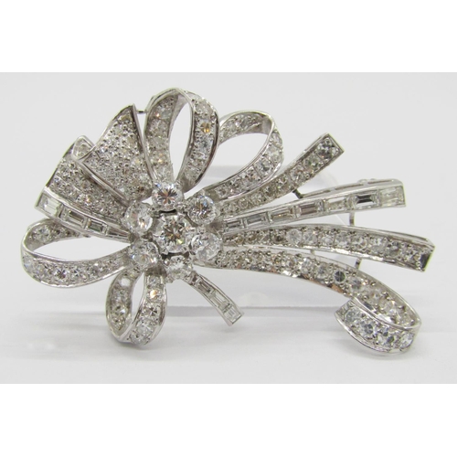 283 - Good quality circa 1950s vari-cut diamond ribbon spray brooch in white metal (probably platinum), la... 