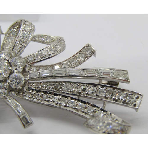 283 - Good quality circa 1950s vari-cut diamond ribbon spray brooch in white metal (probably platinum), la... 