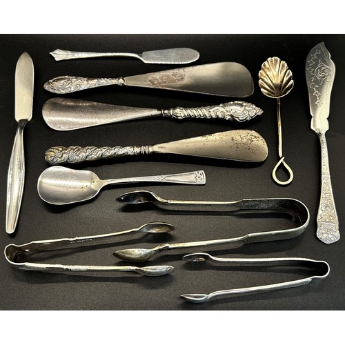 221 - A miscellaneous collection of silver ware to include glass dressing table bottle, button hooks, asso... 