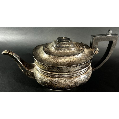 181 - An Edwardian silver teapot, Sheffield 1910, maker Fordham & Faulkner, 20 ozs approximately