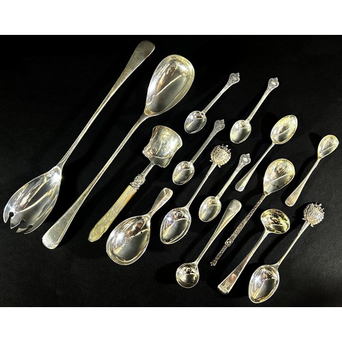 232 - A pair of silver salad servers London 1923 maker Charles Edwards together with 13 assorted small sil... 