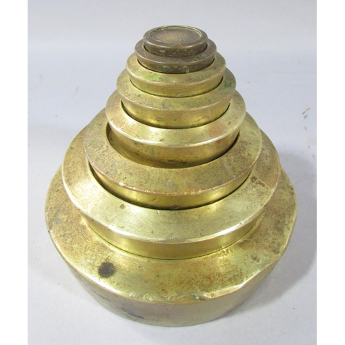 496 - A set of 19th century Imperial brass weights half oz - 4lbs (8)