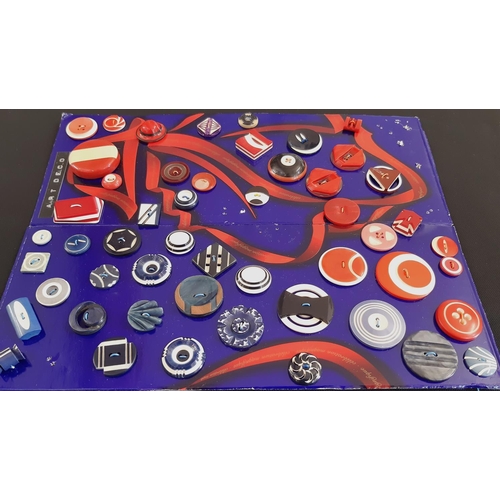 764 - A large collection of 20th century Art Deco style buttons in plastic and casein, all individual exam... 