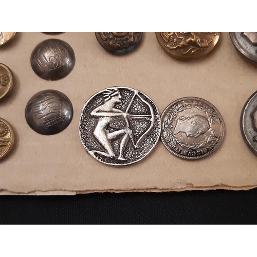 773 - A collection of mixed decorative metal buttons including large pictorial brass on metal examples, mi... 