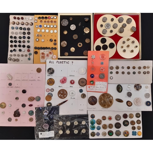 775 - An interesting mixed collection of 20th century buttons including educational display cards for diff... 