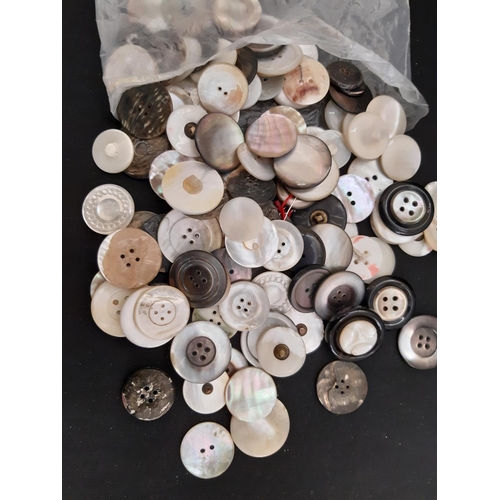 779 - Large boxful of mixed vintage buttons mainly assorted Mother of Pearl buttons, others in glass, plas... 