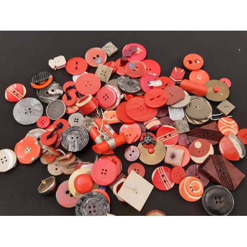 781 - A collection of 20th century buttons in casein and plastic, mostly Art Deco style in a range of colo... 