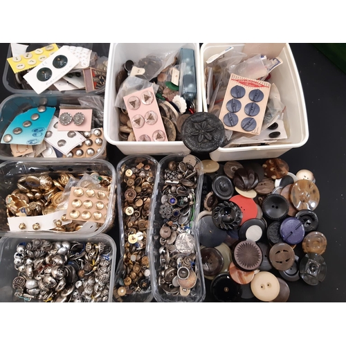 783 - Large collection of loose buttons, mostly 20th century including miniature metal buttons and large d... 