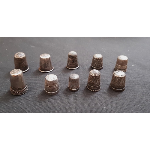 786 - A mixed lot including a large collection of thimbles of which approx. 20 marked silver, 20th-century... 