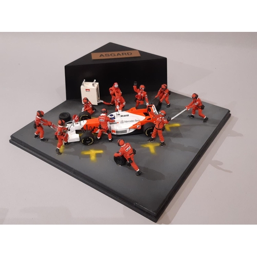 820 - Formula 1 interest: a Minichamps 1:18 scale boxed model Honda racing car signed by Damon Hill, a Lim... 