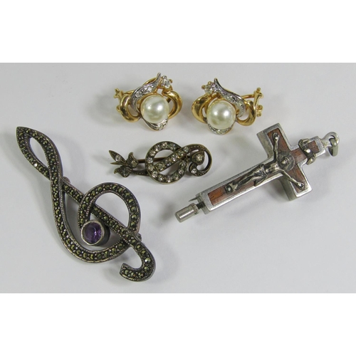 369 - Mixed collection of costume jewellery to include a large Swarovski piano brooch and a pair of Swarov... 