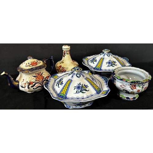 123 - A Chinese porcelain bowl and blue and white plate and other miscellaneous ceramics