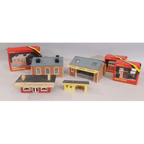 811 - Collection of 0 gauge and 00 gauge model railway stock together with a Wrenn Formula 152 box set wit... 