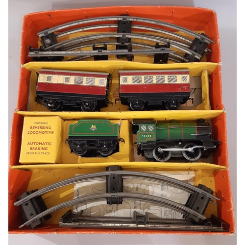 811 - Collection of 0 gauge and 00 gauge model railway stock together with a Wrenn Formula 152 box set wit... 