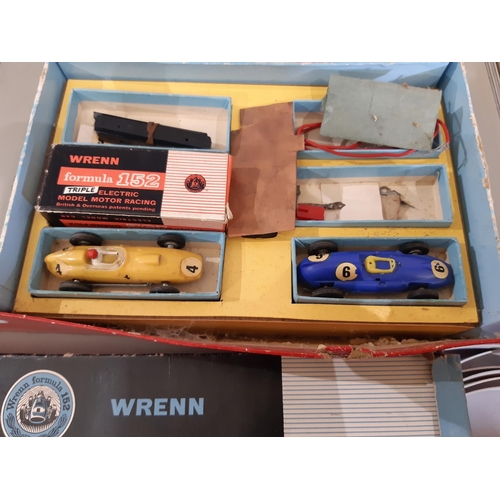 811 - Collection of 0 gauge and 00 gauge model railway stock together with a Wrenn Formula 152 box set wit... 