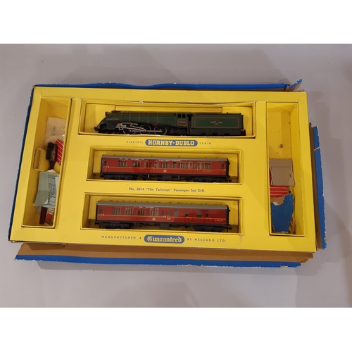 811 - Collection of 0 gauge and 00 gauge model railway stock together with a Wrenn Formula 152 box set wit... 