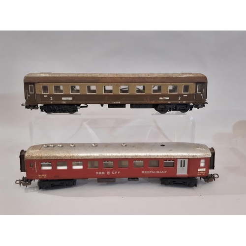 815 - Continental HO gauge locomotive, coaching stock and wagons by Fleischmann and Marklin comprising the... 