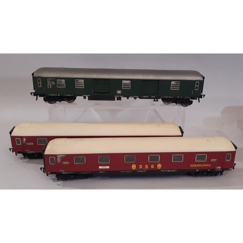 815 - Continental HO gauge locomotive, coaching stock and wagons by Fleischmann and Marklin comprising the... 