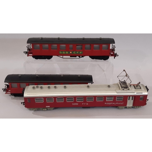 815 - Continental HO gauge locomotive, coaching stock and wagons by Fleischmann and Marklin comprising the... 