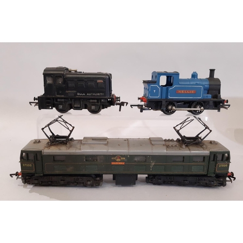 816 - H0 and 00 gauge railway locomotives comprising boxed Fleischmann diesel 181-2 of the DB 4230 with 19... 