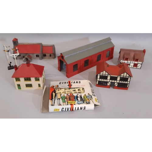 817 - A quantity of railway modelling items mainly by Marklin, including a  tin plate engine shed/ roundho... 