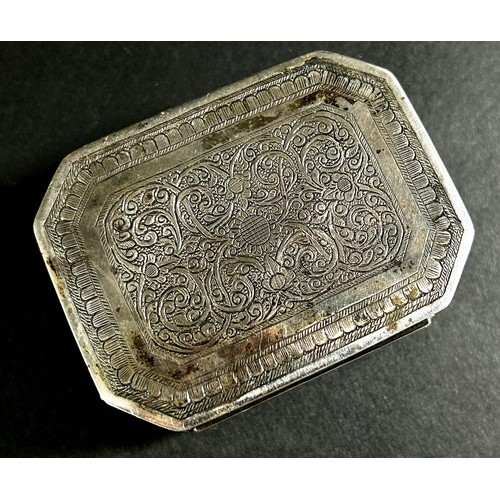 200 - A Persian silver trinket box with all over intricate incised floral decoration, 2.7 ozs approximatel... 