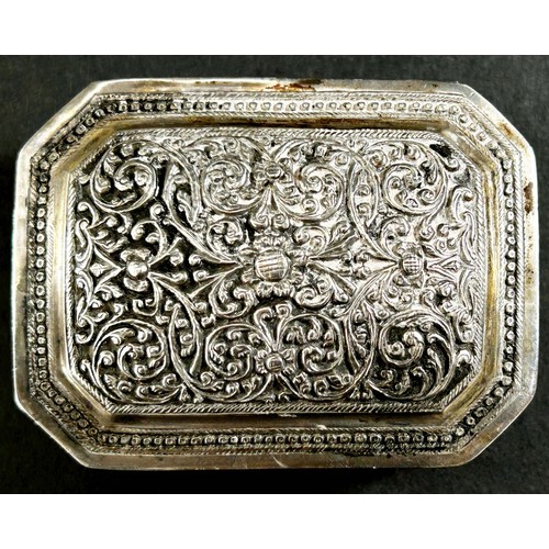 200 - A Persian silver trinket box with all over intricate incised floral decoration, 2.7 ozs approximatel... 