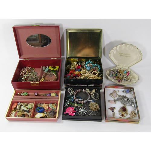 375 - Extensive collection of vintage and later costume jewellery