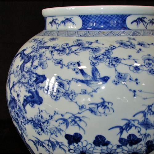 124 - A Chinese blue & white vase of bulbous form (30cm tall x 28cm wide) with apocryphal reign marks to u... 