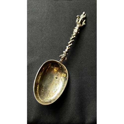 208A - An 18th century Dutch silver christening spoon with shaped and pierced handle, surmounted by Madonna... 