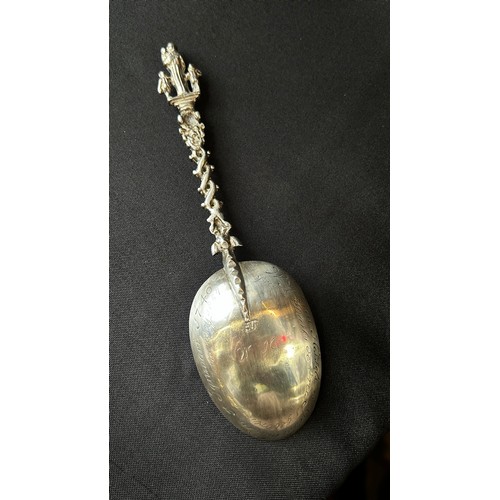 208A - An 18th century Dutch silver christening spoon with shaped and pierced handle, surmounted by Madonna... 