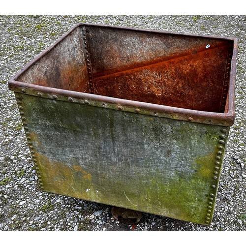 160 - A weathered vintage heavy gauge riveted industrial wheeled tank / stillage 77cm high, 86 x 67cm