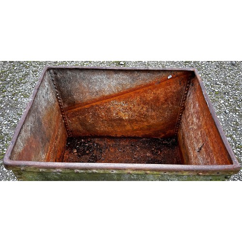 160 - A weathered vintage heavy gauge riveted industrial wheeled tank / stillage 77cm high, 86 x 67cm