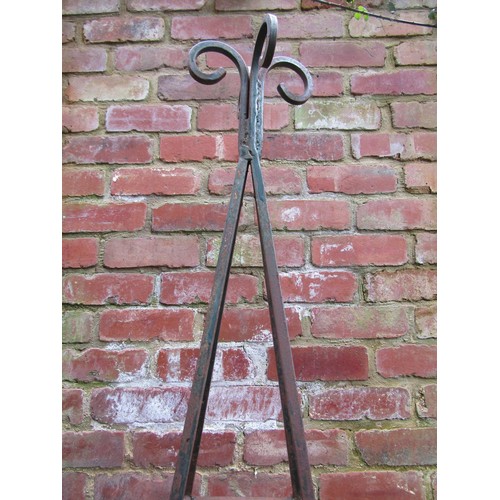 253 - A weathered tall pyramid shaped steel garden obelisk with open scroll finial approx 240 cm high toge... 