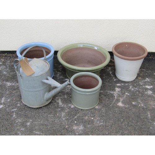 510 - A galvanised iron watering can and four pots of various styles and a bird bath (group)