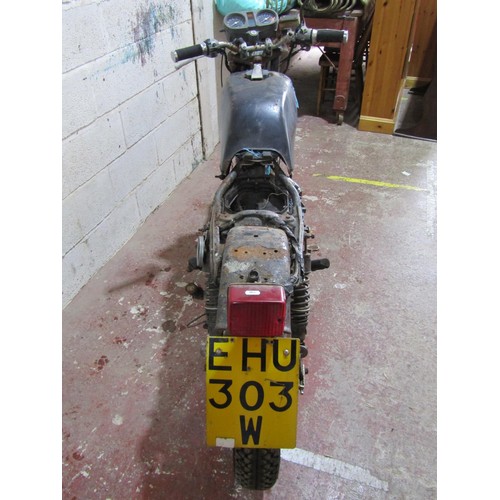 565 - A Honda CB motorcycle, 395 CC, registration number EHU 303W, sold with V5C log book, date of first r... 