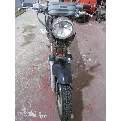 565 - A Honda CB motorcycle, 395 CC, registration number EHU 303W, sold with V5C log book, date of first r... 